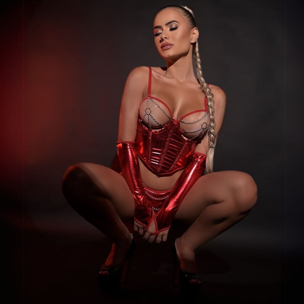 Conjunto Cropped Em Laminado Com Corrente Universo Feminino