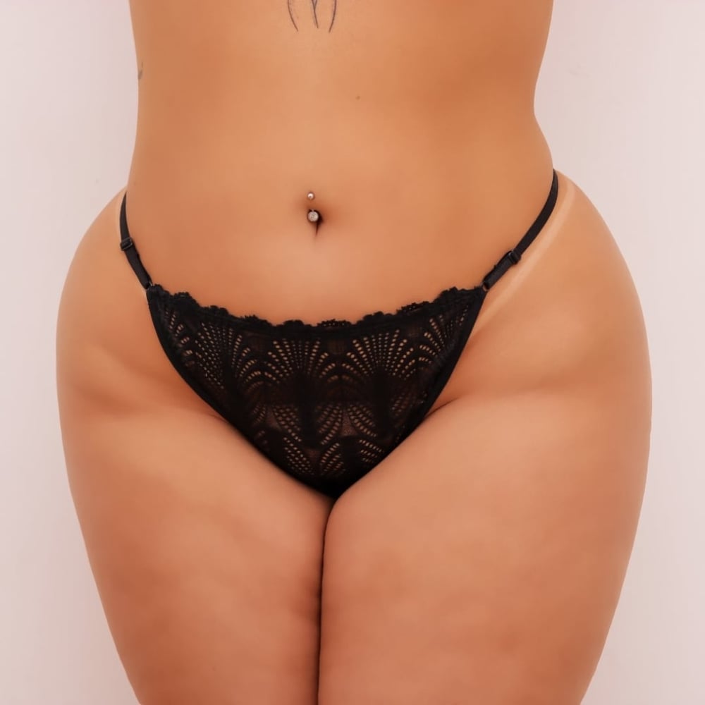 Calcinha Plus Size Em Renda Amor Strass Bumbum Tallyta