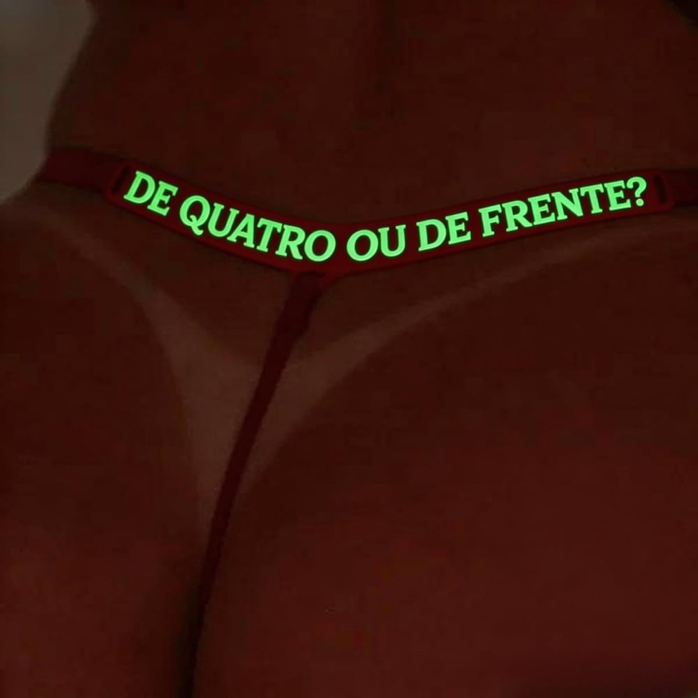 Calcinha Fio Dental Brilha No Escuro De Quatro Ou De Frente Tallyta