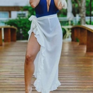 Saída De Praia Saia Pareô Lisa Longa Com Babados Coleção Reveillon