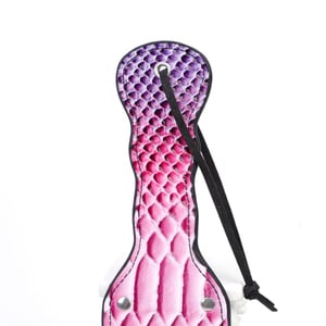 Palmatória Em Couro Com Estampa De Cobra Vibe Toys