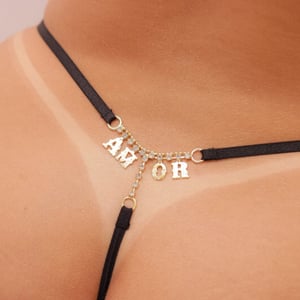 Calcinha Plus Size Em Renda Amor Strass Bumbum Tallyta