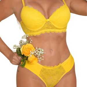 Conjunto com Bojo Confortável em Renda e Detalhe de Pingente