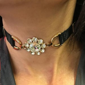 Choker Gargantilha com Pingente Flor com Strass