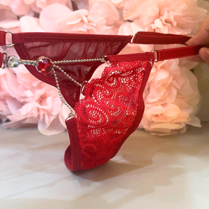 Calcinha Sensual de Luxo em Tule e Renda com Joia Frontal
