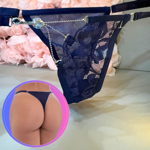 Calcinha Sensual de Luxo em Tule e Renda com Joia Frontal