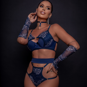 Conjunto com Bojo Sexy Blue Velvet em Renda com Luvas e Choker