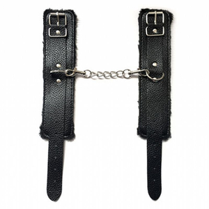 Algema em Pelúcia Com Fivela Ajustável e Corrente