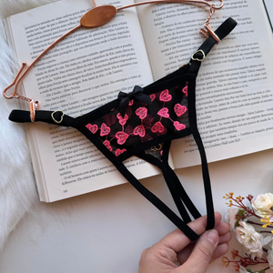 Calcinha com Abertura Personalizável em Tule com Bordado de Coração e Pingente