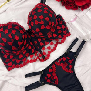 Conjunto Cropped com Bojo Bordado Microfibra Coração com Calcinha Fio Duplo