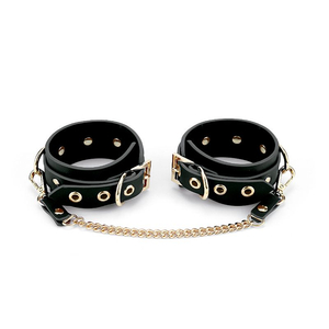 Tornozeleira Bracelete Luxo com Fivelas | Stoys - O detalhe premium que transforma qualquer look fetiche