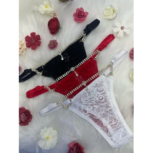 Calcinha Sensual em Renda e Fio Dental com Strass.