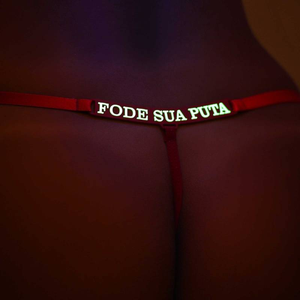 CALCINHA COM FRASE NEON QUE BRILHA NO ESCURO - FODE SUA PUTA - VERMELHO