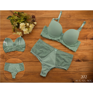 CONJUNTO REFORÇADO COM BOJO E DETALHES EM RENDA