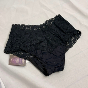 CALCINHA DE RENDA - PRETO - TAM M