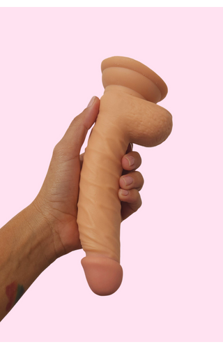 DILDO COM VENTOSA EM TPE 18 x 4cm