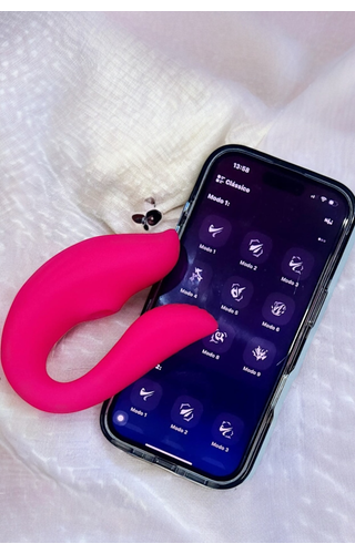 Vibrador de Casal com Pulsação e App para celular Luv
