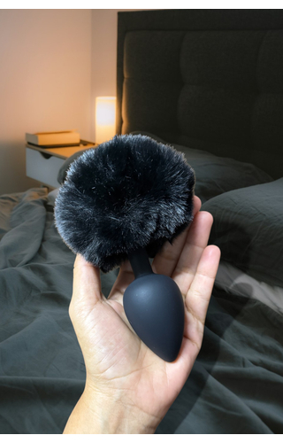 PLUG ANAL em SILICONE COM POMPOM 