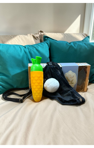 Kit Coelha com calcinha e Vibrador Cenoura
