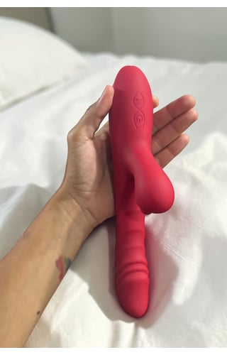 Vibrador Rabbit e vai e vem com pulsador Yvi