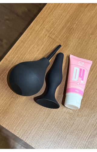 Kit Plug anal com ventosa, Lubrificante D4  e Ducha íntima 