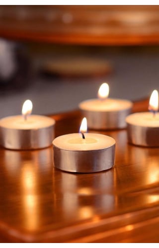Kit com 3 Balões metalizados, 300 pétalas e 10 velas Rechaud