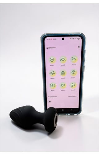 Plug em silicone com app para celular tam G