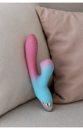 Vibrador Recarregável com sugador Mia