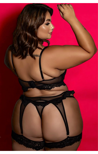 CONJUNTO COM CINTA-LIGA PLUS SIZE GAROTA VENENO