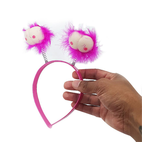 TIARA COM PEITOS DE PELUCIA
