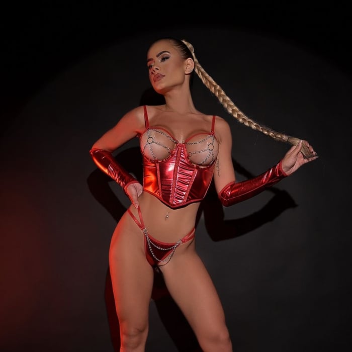 Conjunto Cropped Em Laminado Com Corrente Universo Feminino