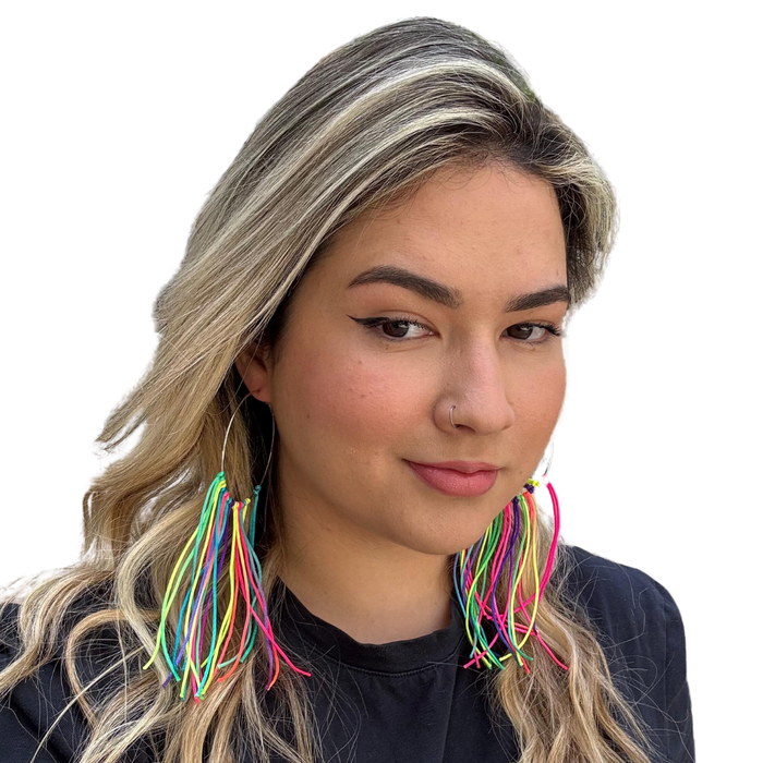 Argola com Fios Colorido Brinco Bloquinho Carnaval