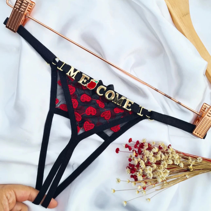 Calcinha com Abertura Personalizável em Tule com Bordado de Coração e Pingente