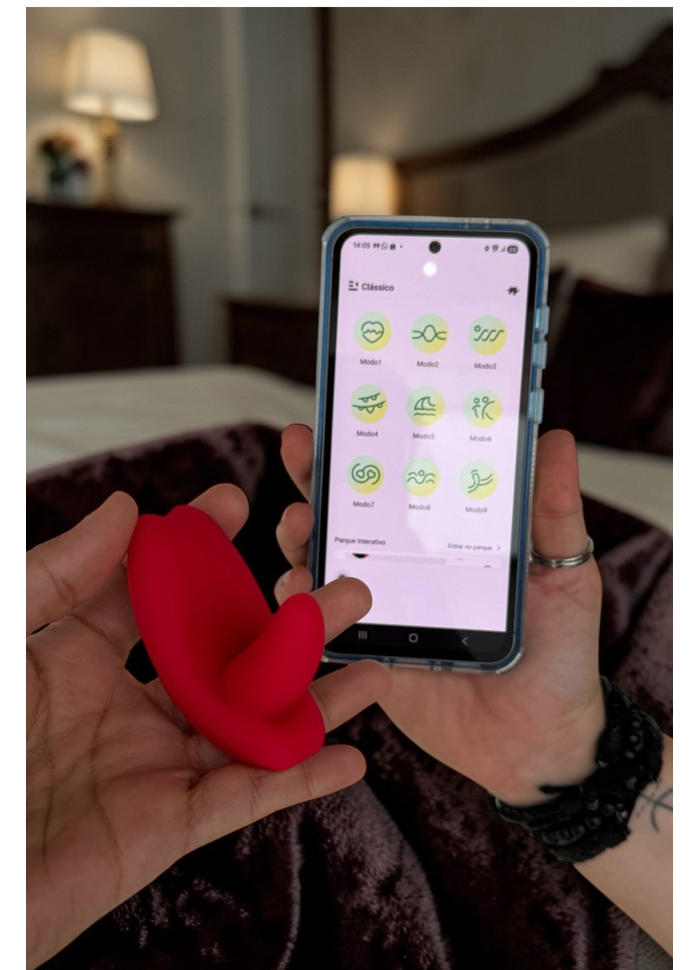 Vibrador com Penetrador e app para celular Sury