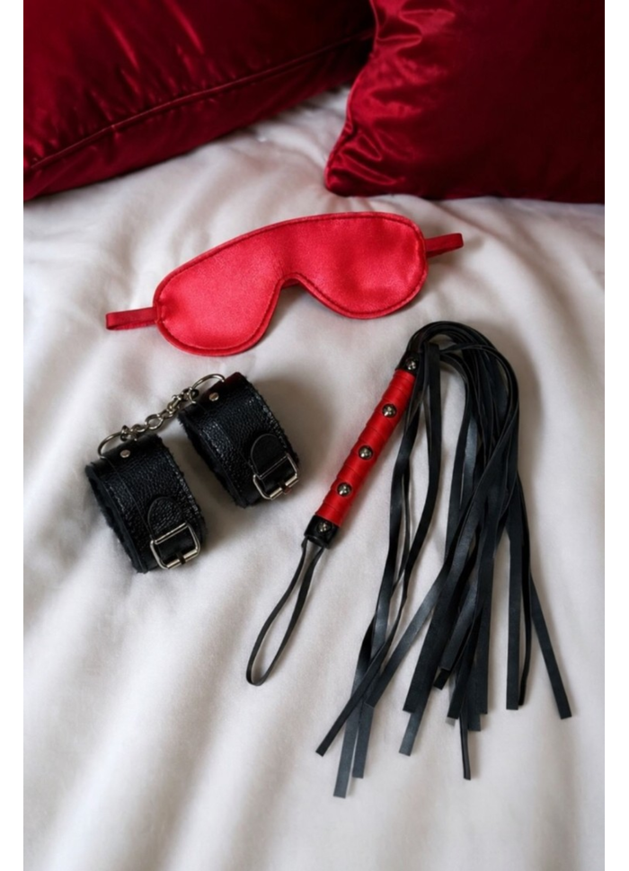 Kit com algemas, venda e chicote Fetiche