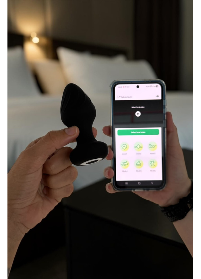 Plug em silicone com app para celular tam G